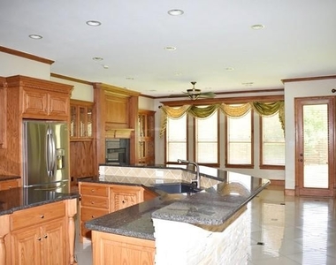 3229 Fannin Lane - Photo Thumbnail 10