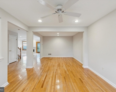 214 Canterbury Court - Photo Thumbnail 9