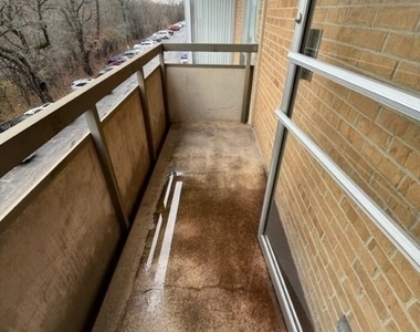 1301 N Western Avenue - Photo Thumbnail 10