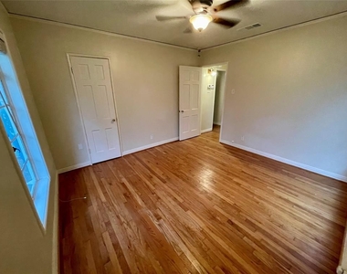 3727 Meredith Avenue - Photo Thumbnail 11