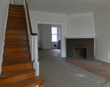 4535 Larchwood Ave - Photo Thumbnail 2