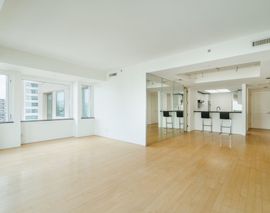 10520 Wilshire Blvd - Photo Thumbnail 10