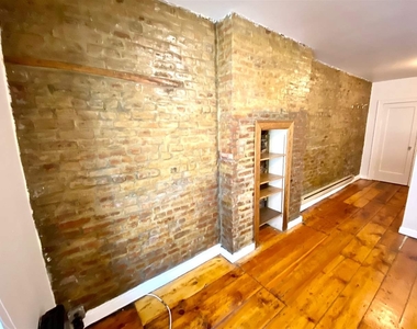 611 Bloomfield St - Photo Thumbnail 2