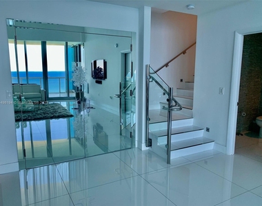 17121 Collins Ave - Photo Thumbnail 4