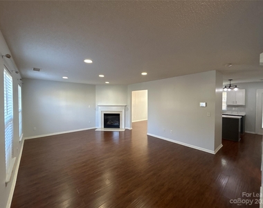 10835 Gardenia Street - Photo Thumbnail 4