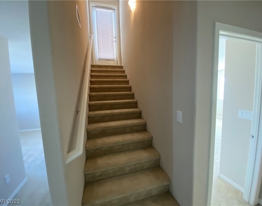 8033 Ancient Oaks Avenue - Photo Thumbnail 26