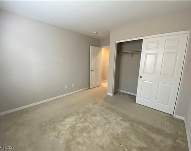 8033 Ancient Oaks Avenue - Photo Thumbnail 15