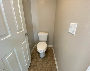 8033 Ancient Oaks Avenue - Photo Thumbnail 21