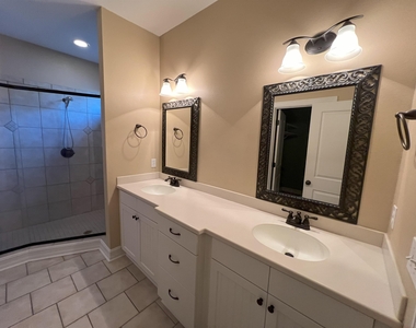 2565 Manassas Way - Photo Thumbnail 5