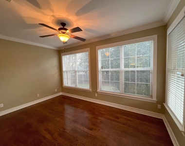 2565 Manassas Way - Photo Thumbnail 3