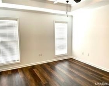 8808 Jamac Lane - Photo Thumbnail 4