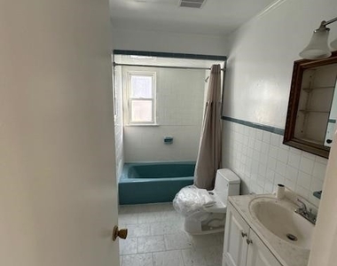 158 West 18th St - Photo Thumbnail 4