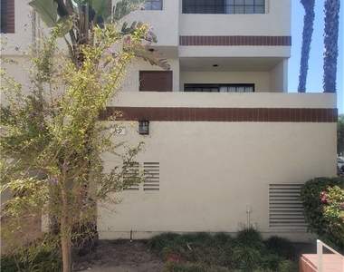 2931 Plaza Del Amo - Photo Thumbnail 0