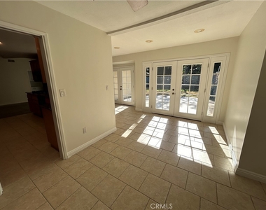 6039 Shaker Drive - Photo Thumbnail 2