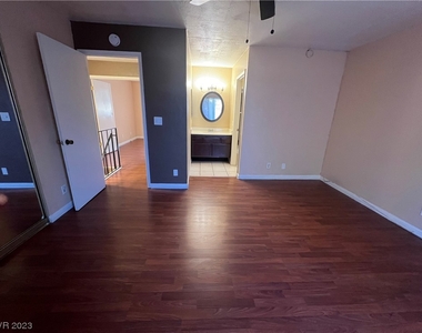 5803 Bromley Avenue - Photo Thumbnail 20