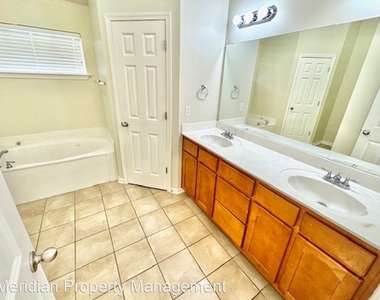 8254 Manhatten Dr - Photo Thumbnail 6