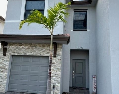 25282 Sw 108th Ave - Photo Thumbnail 0