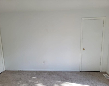 2720 Pretty Lake Avenue - Photo Thumbnail 19