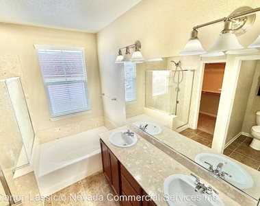 1028 Crown View Dr - Photo Thumbnail 12