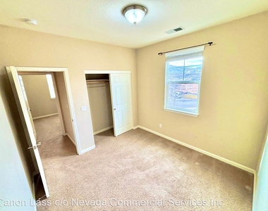 1028 Crown View Dr - Photo Thumbnail 14