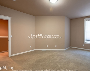 3240 Summerlinn Drive - Photo Thumbnail 4