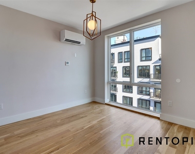 415 Manhattan Avenue - Photo Thumbnail 6