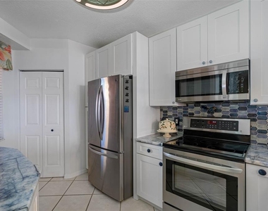 16550 Gulf Boulevard - Photo Thumbnail 10