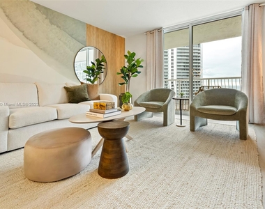 1200 Brickell Bay Dr - Photo Thumbnail 6