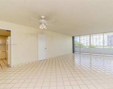 1627 Brickell Ave - Photo Thumbnail 7