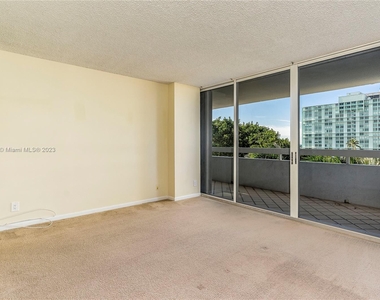 1627 Brickell Ave - Photo Thumbnail 11