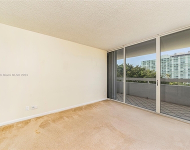 1627 Brickell Ave - Photo Thumbnail 10