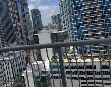 1200 Brickell Bay Dr - Photo Thumbnail 8