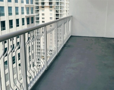 1200 Brickell Bay Dr - Photo Thumbnail 9