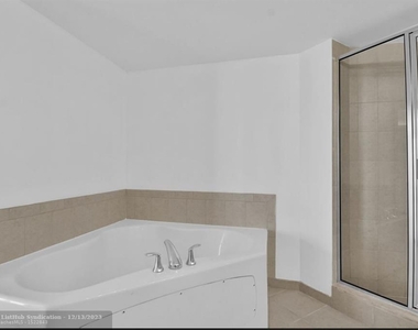 16699 E Collins Ave - Photo Thumbnail 21