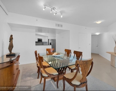 16699 E Collins Ave - Photo Thumbnail 6