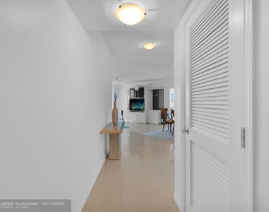 16699 E Collins Ave - Photo Thumbnail 13