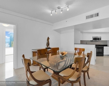 16699 E Collins Ave - Photo Thumbnail 7