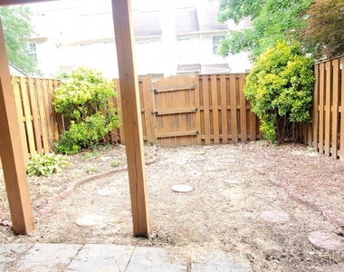 5521 Sacramento Mews Place - Photo Thumbnail 21