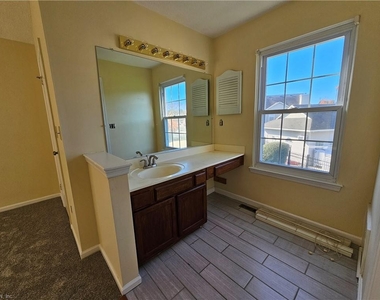 763 Ridge Circle - Photo Thumbnail 9