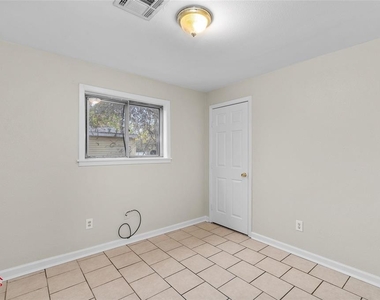 1307 Meadowview Drive - Photo Thumbnail 6