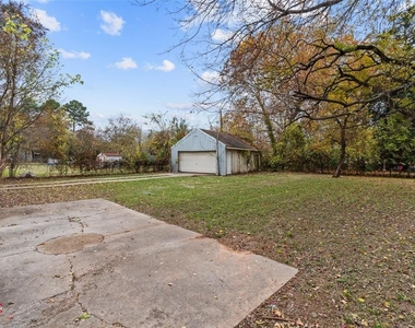 1307 Meadowview Drive - Photo Thumbnail 10