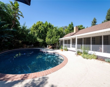 14046 Chandler Boulevard - Photo Thumbnail 11