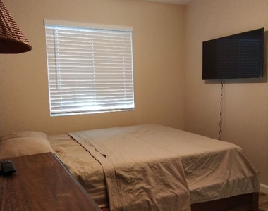 530 W Murphy St Apt #1 1 - Photo Thumbnail 8