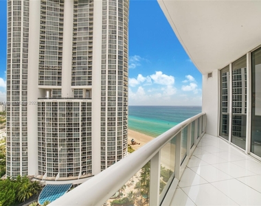 18101 Collins Ave - Photo Thumbnail 6