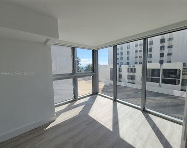 2655 Collins Ave - Photo Thumbnail 12