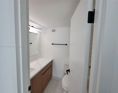 2655 Collins Ave - Photo Thumbnail 6