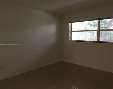 9375 Fontainebleau Blvd - Photo Thumbnail 16