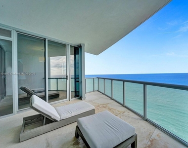 17121 Collins Ave - Photo Thumbnail 54