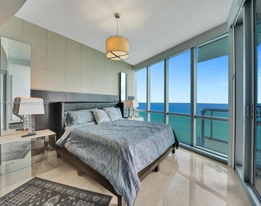 17121 Collins Ave - Photo Thumbnail 38