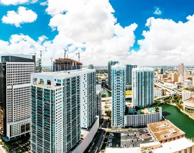 485 Brickell Ave - Photo Thumbnail 21